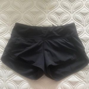 LULULEMON - black running shorts